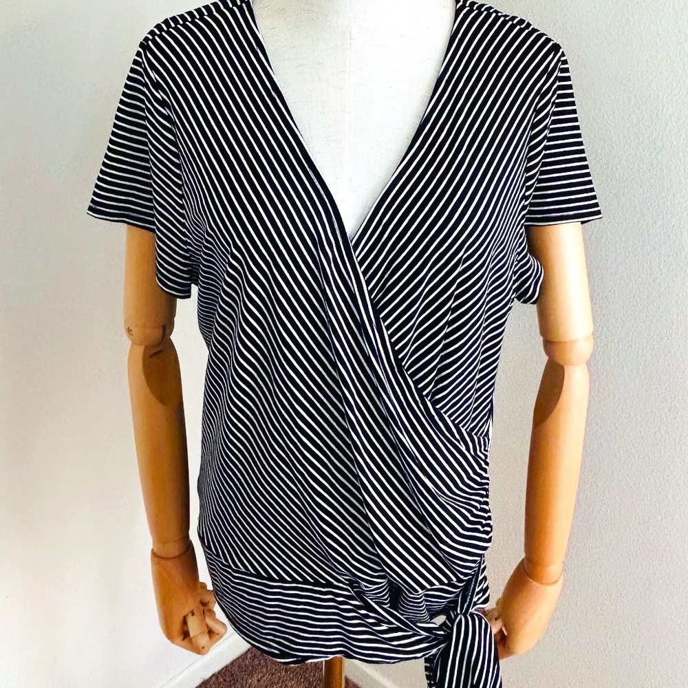 Vince Camuto  Striped Tie-Front Top     Pre Owned